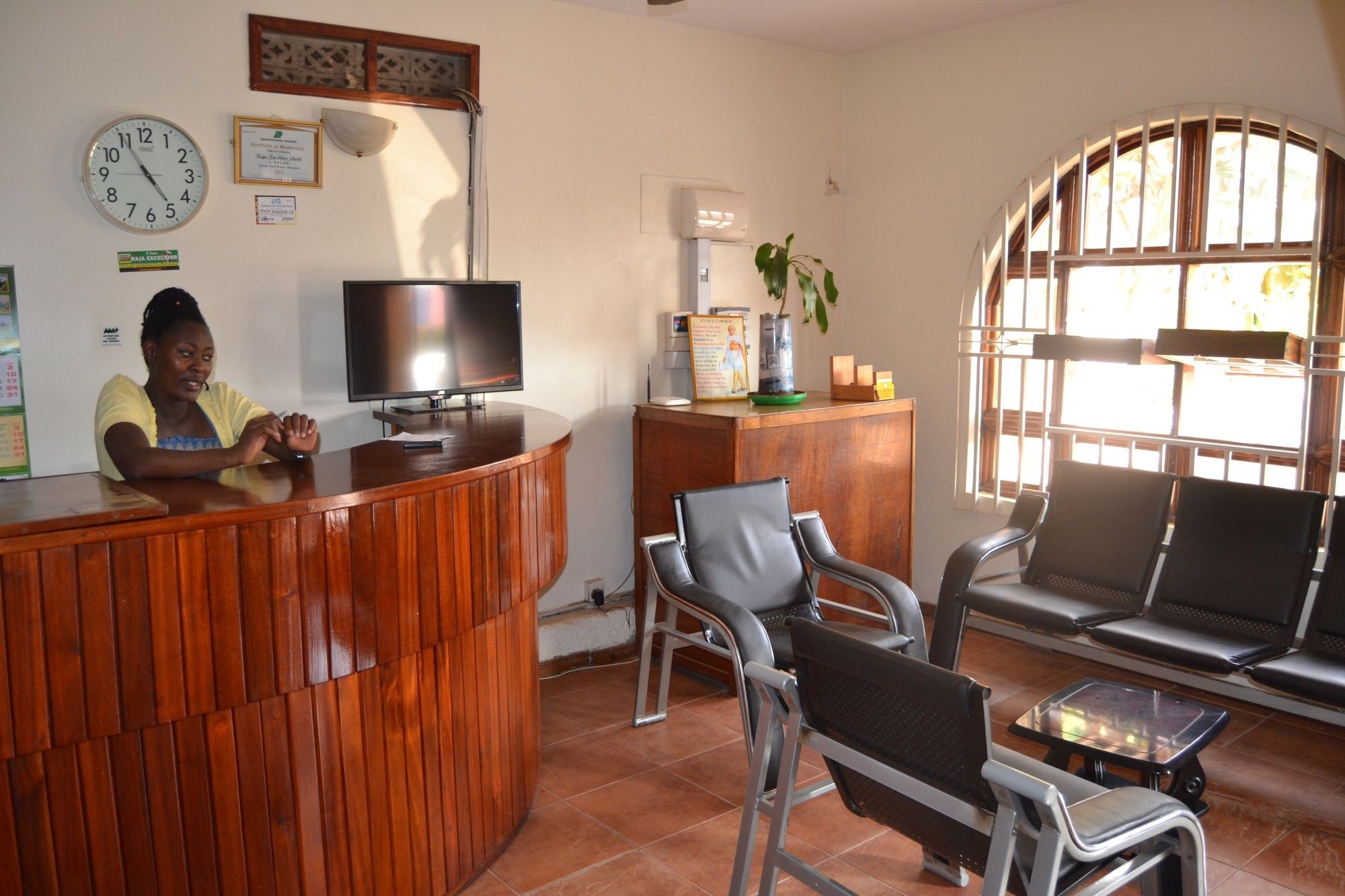 Фото Raja Excelsior Hotel