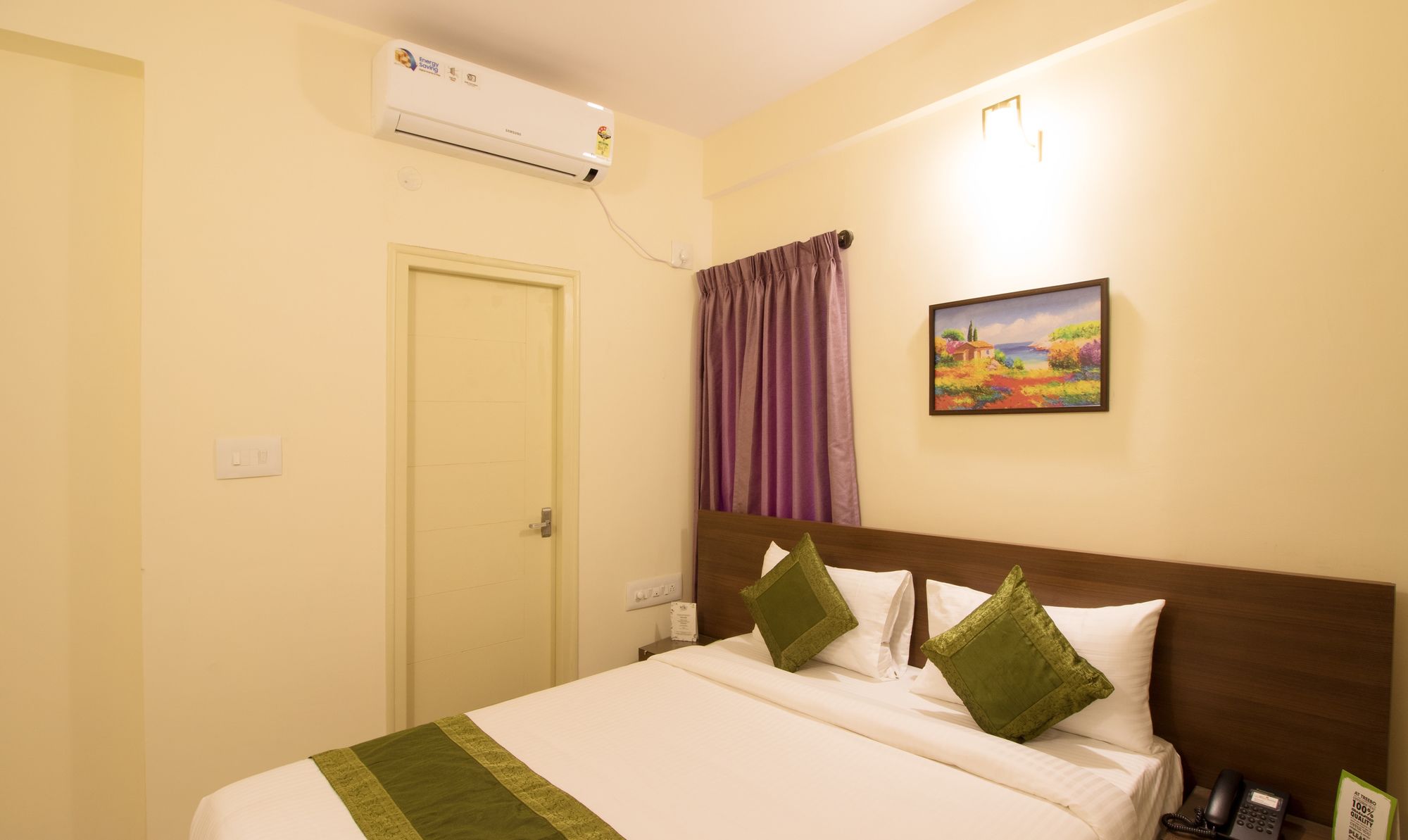 Фото Treebo Trend Mel's Suites Indiranagar