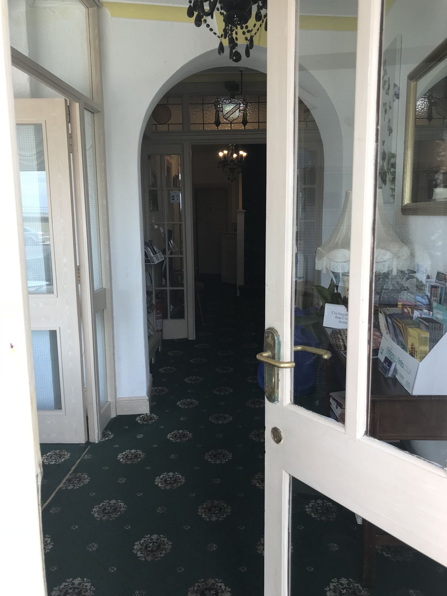 Фото Kingsbury Hotel