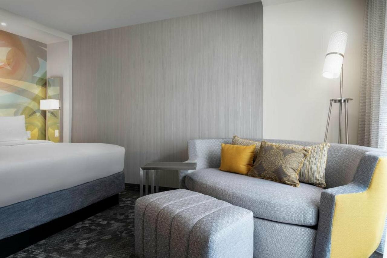 Фото Courtyard by Marriott Nanaimo