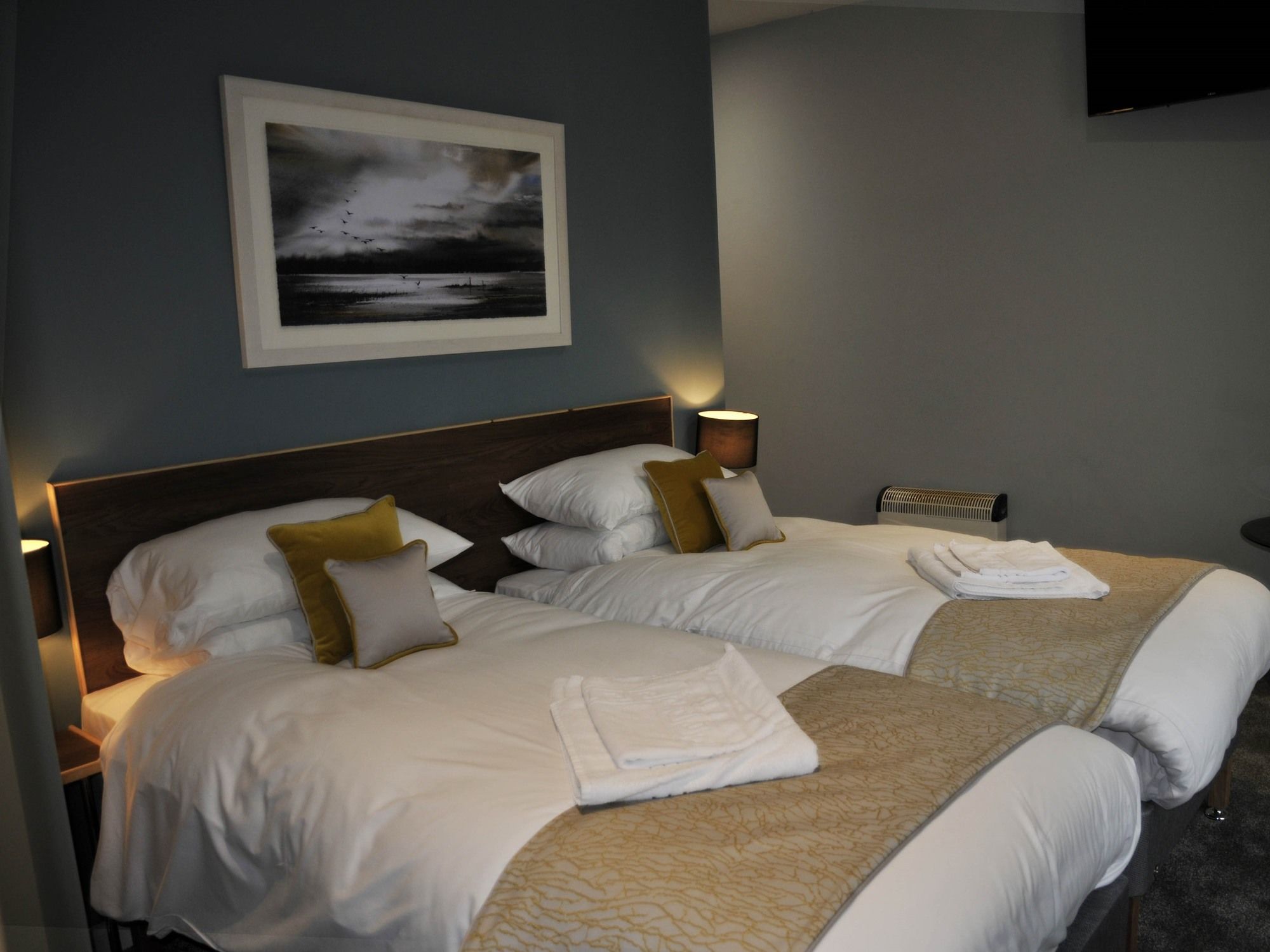 Фото The Coach Hotel