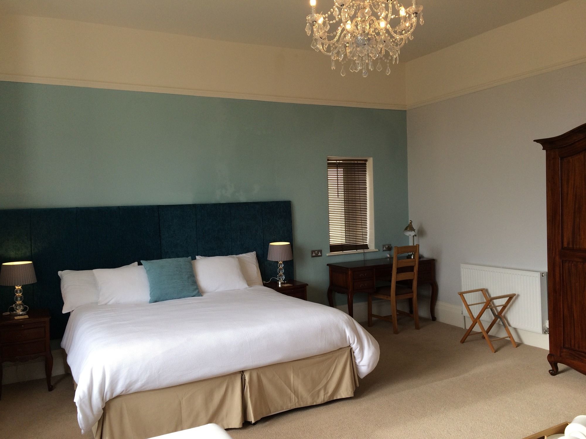 Фото Crofton House Hotel