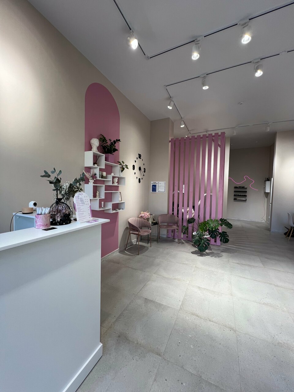 «Ногтевые студии в Евпатории: лучшие салоны с «Хорошим местом»» фото материала