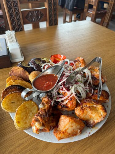 Максим оның кискасын көрсетті