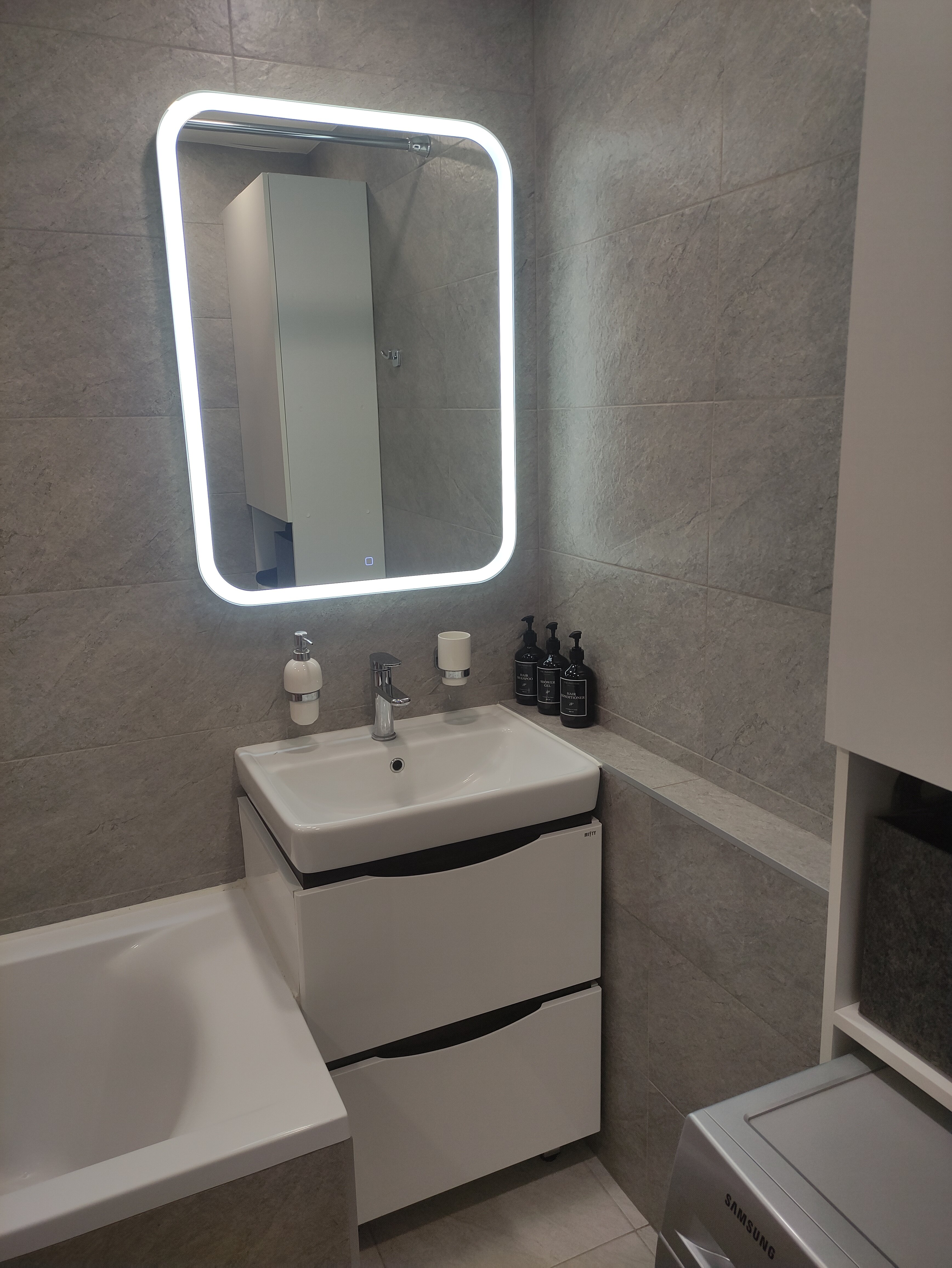 Фото Двухкомнатная квартира у площади