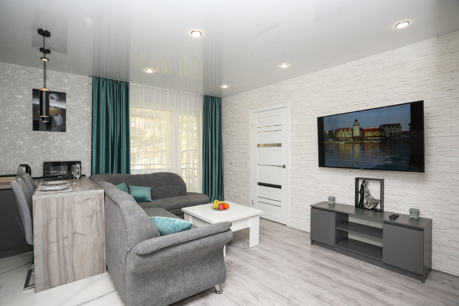 Фото Двухкомнатная квартира в самом центре