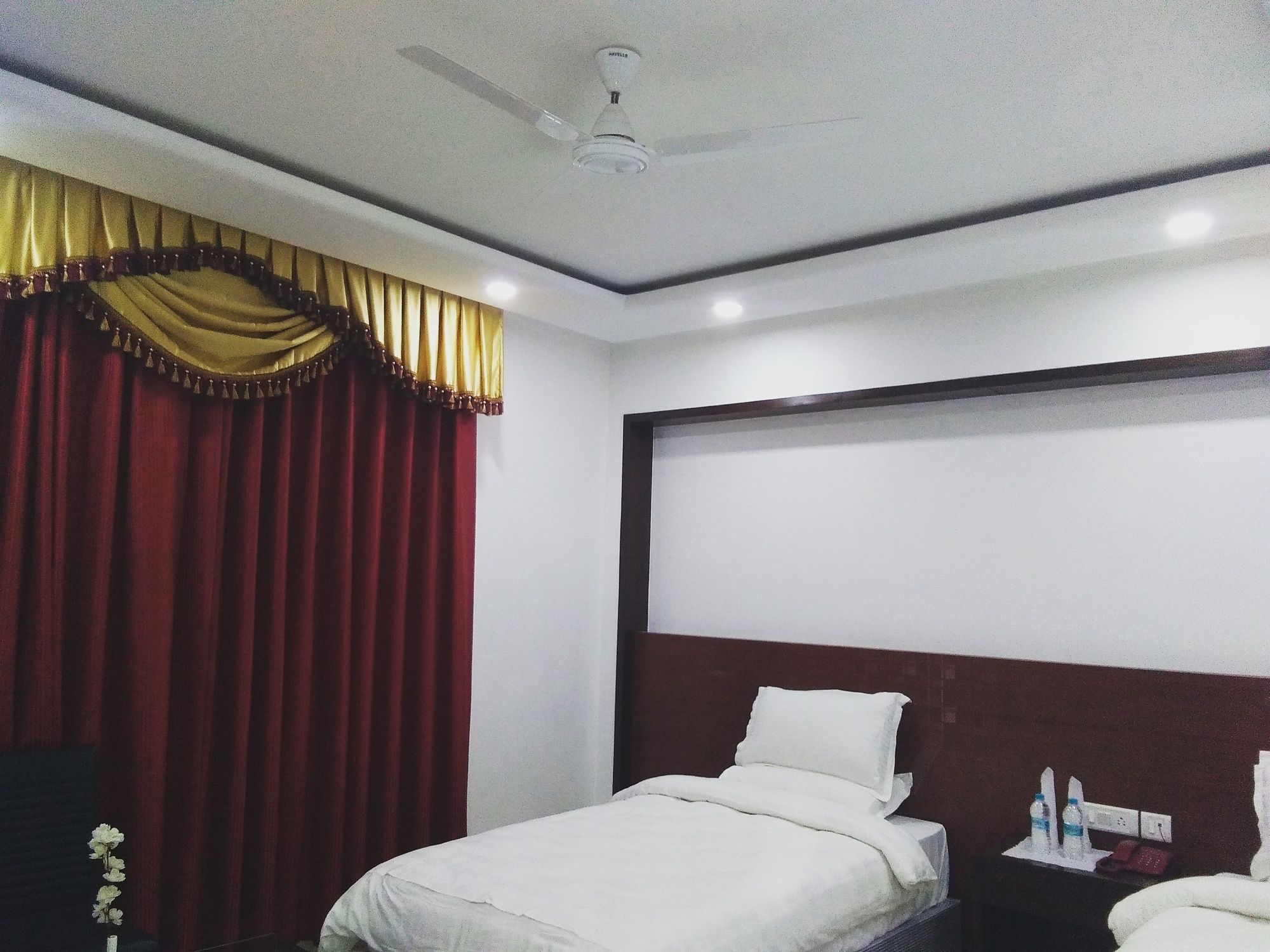 Фото Bodhgaya Seven Inn Hotel n Restaurant