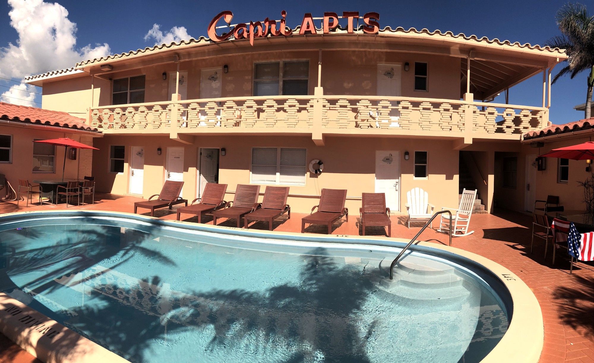 Фото Hollywood Beach Swan