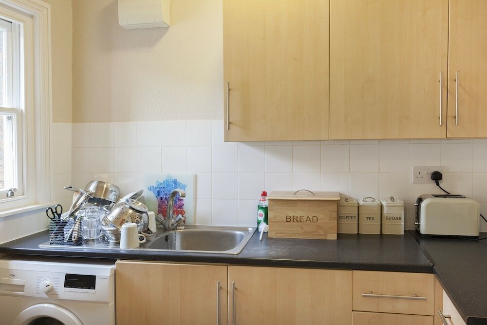 Фото Corner House Hotel