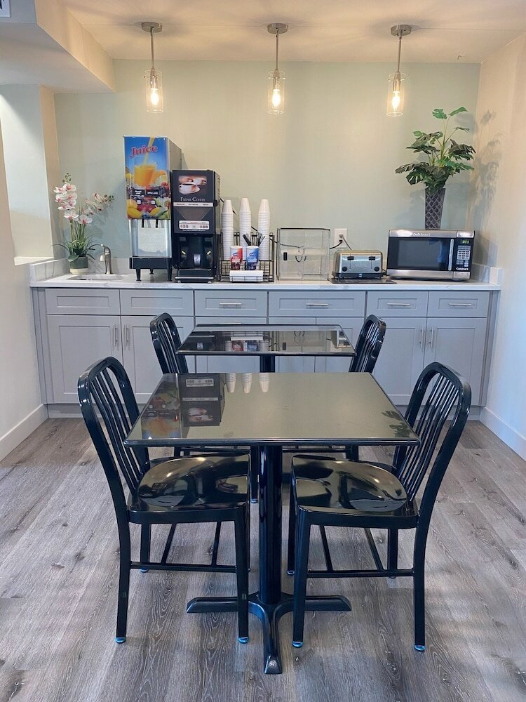 Фото Quarters Inn & Suites