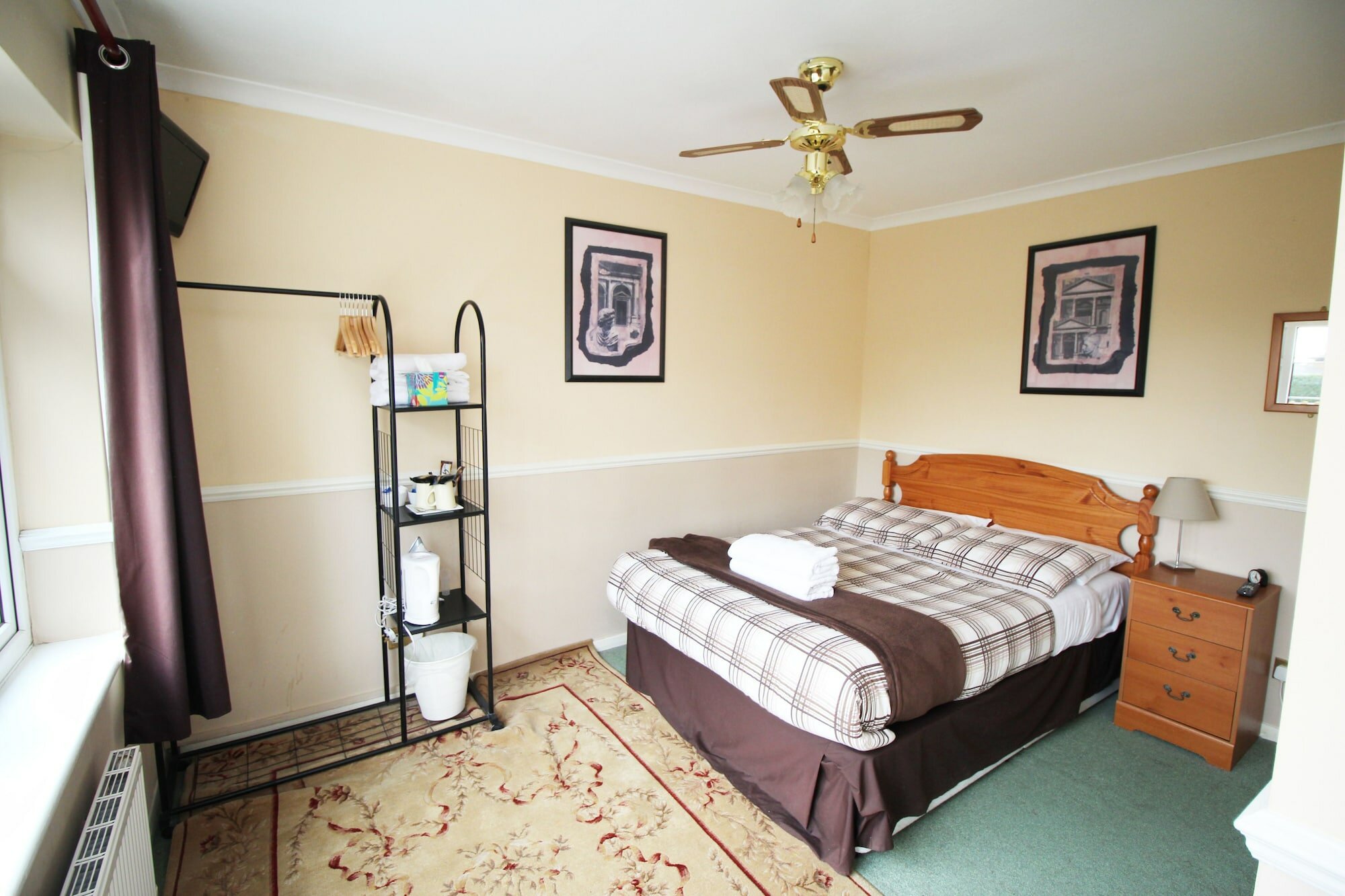 Фото Flexistay Ambers Gatwick Aparthotel