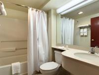 Фото Days Inn & Suites by Wyndham Tampa/Raymond James Stadium