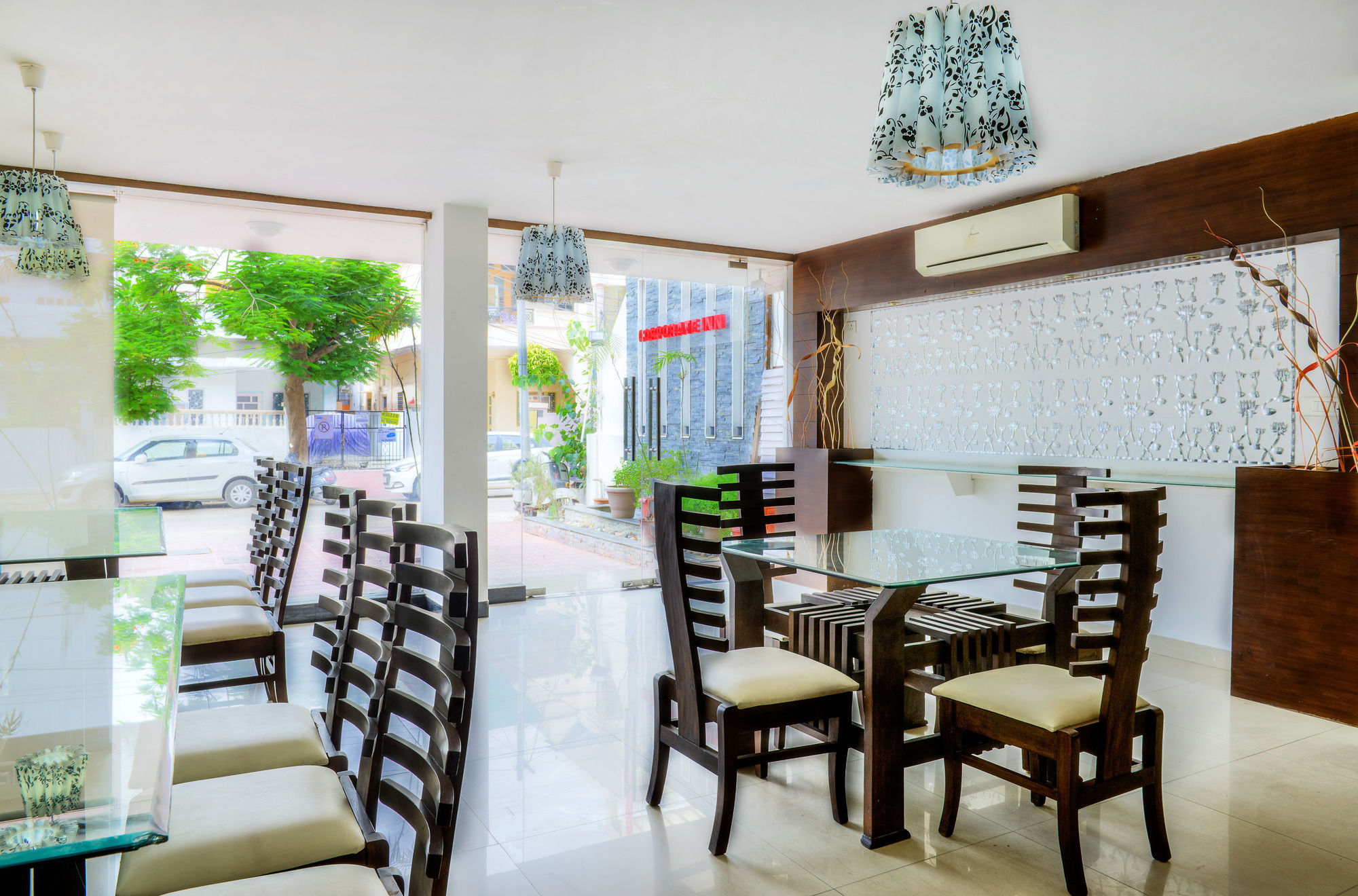 Фото Hotel Corporate Inn