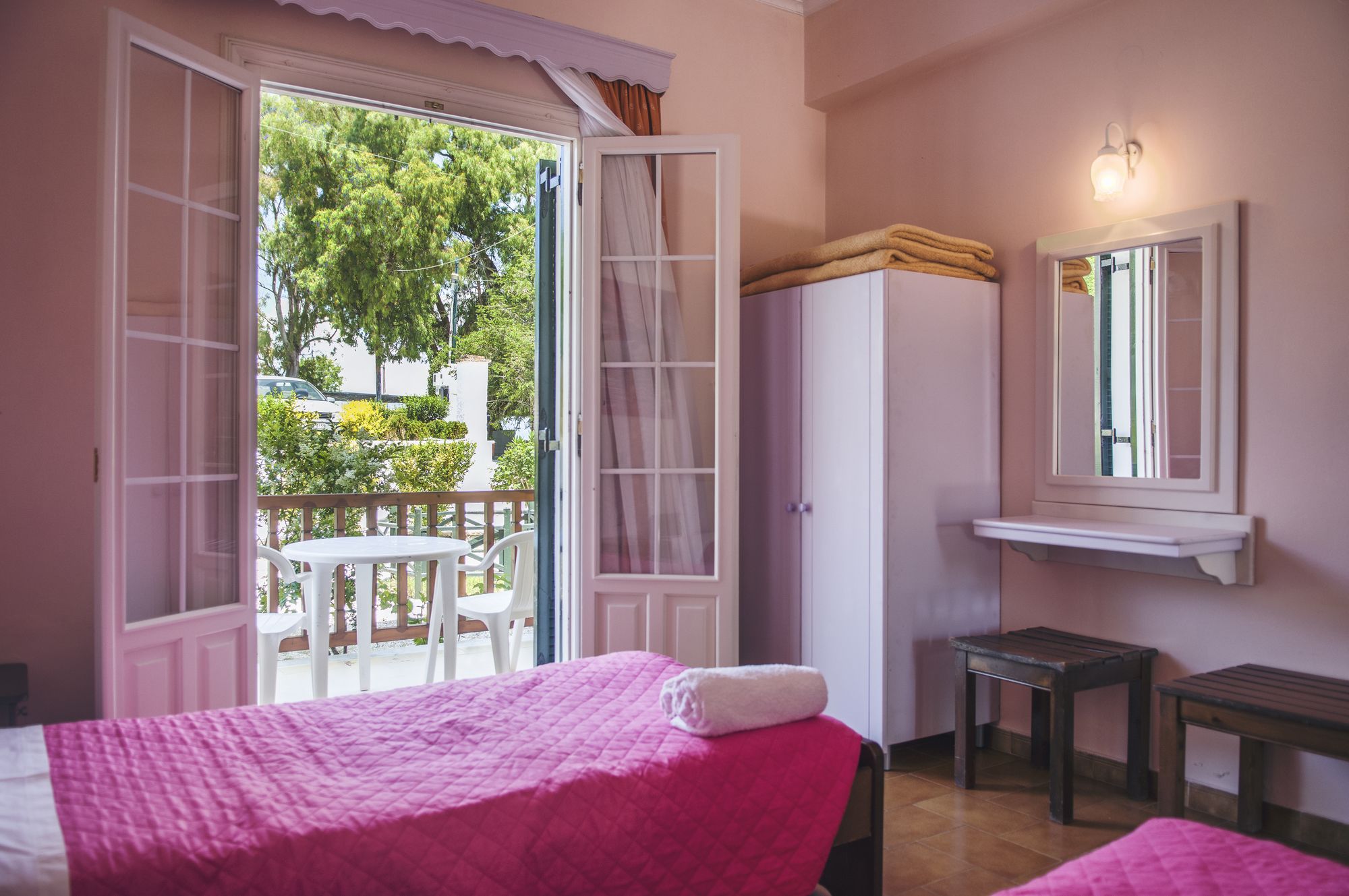 Фото Potamos Apartments