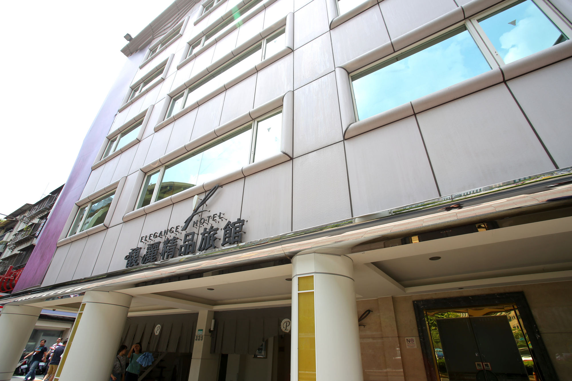 Фото Elegance Hotel Taipei