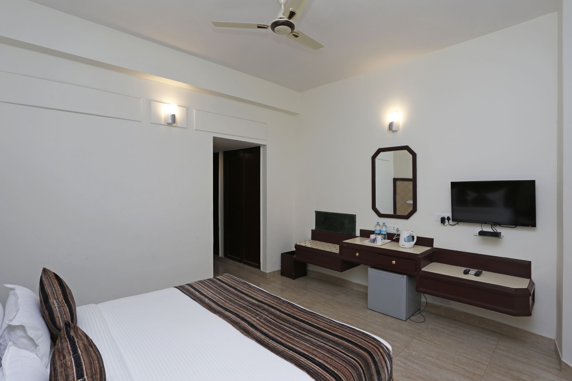 Фото Oyo 8078 The Central Palm