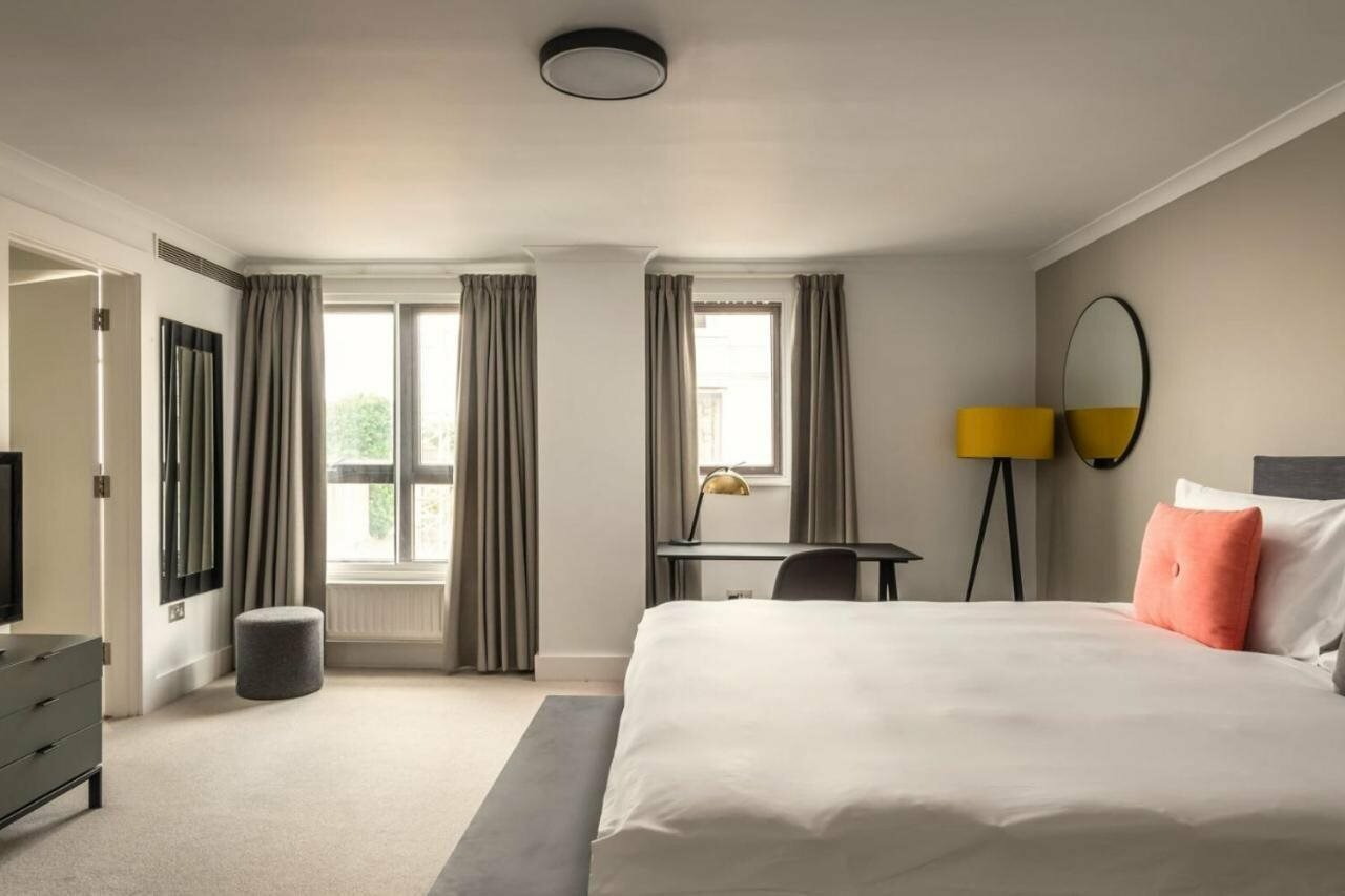 Фото Monarch House Serviced Apartments