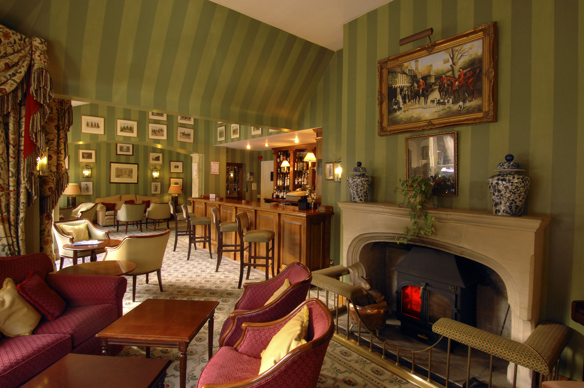 Фото Cotswold Lodge Hotel