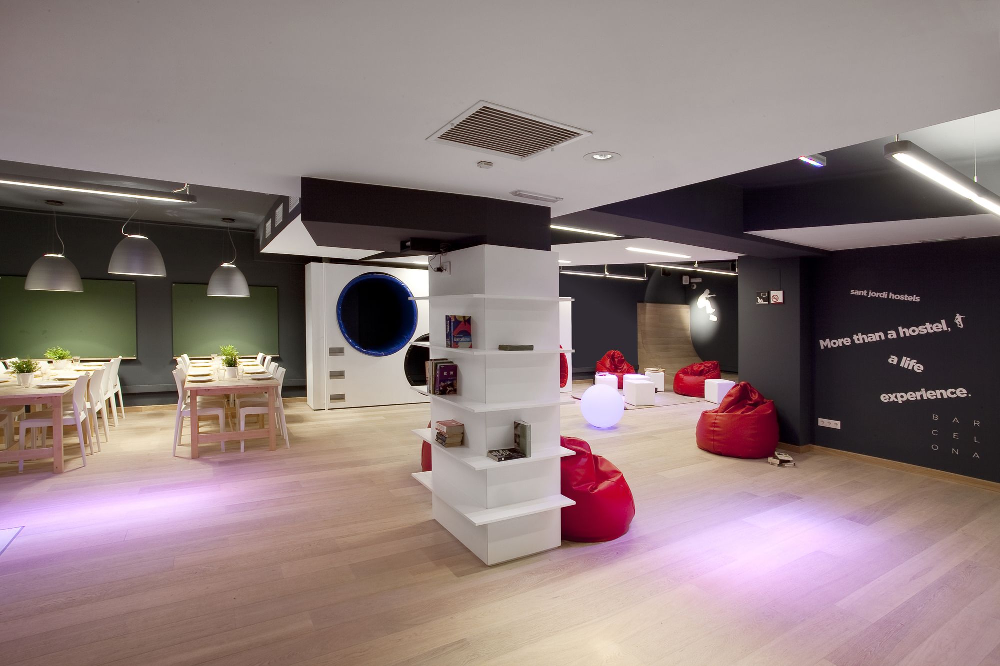 Фото Sant Jordi Hostels Sagrada Familia