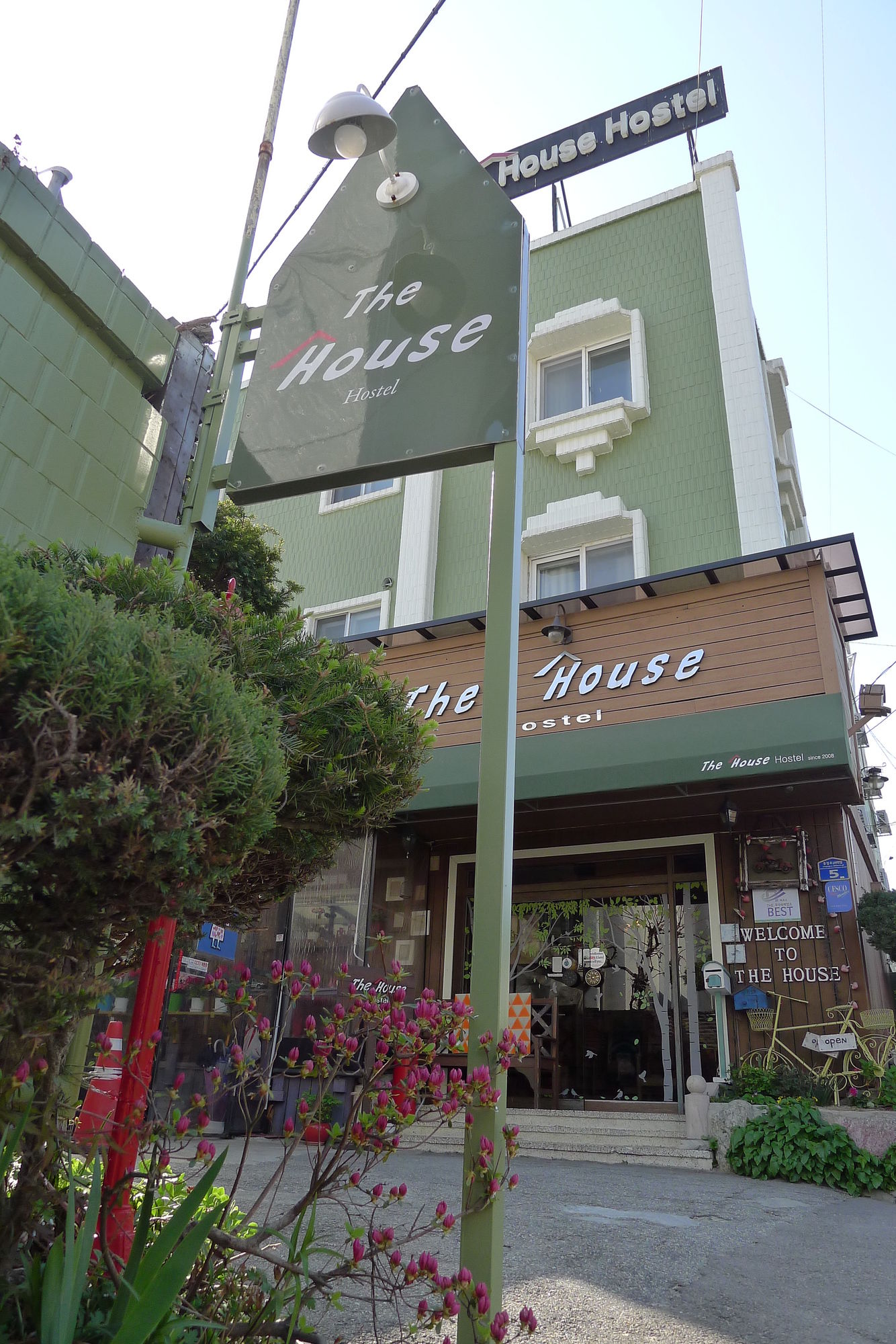 Фото The House Hostel