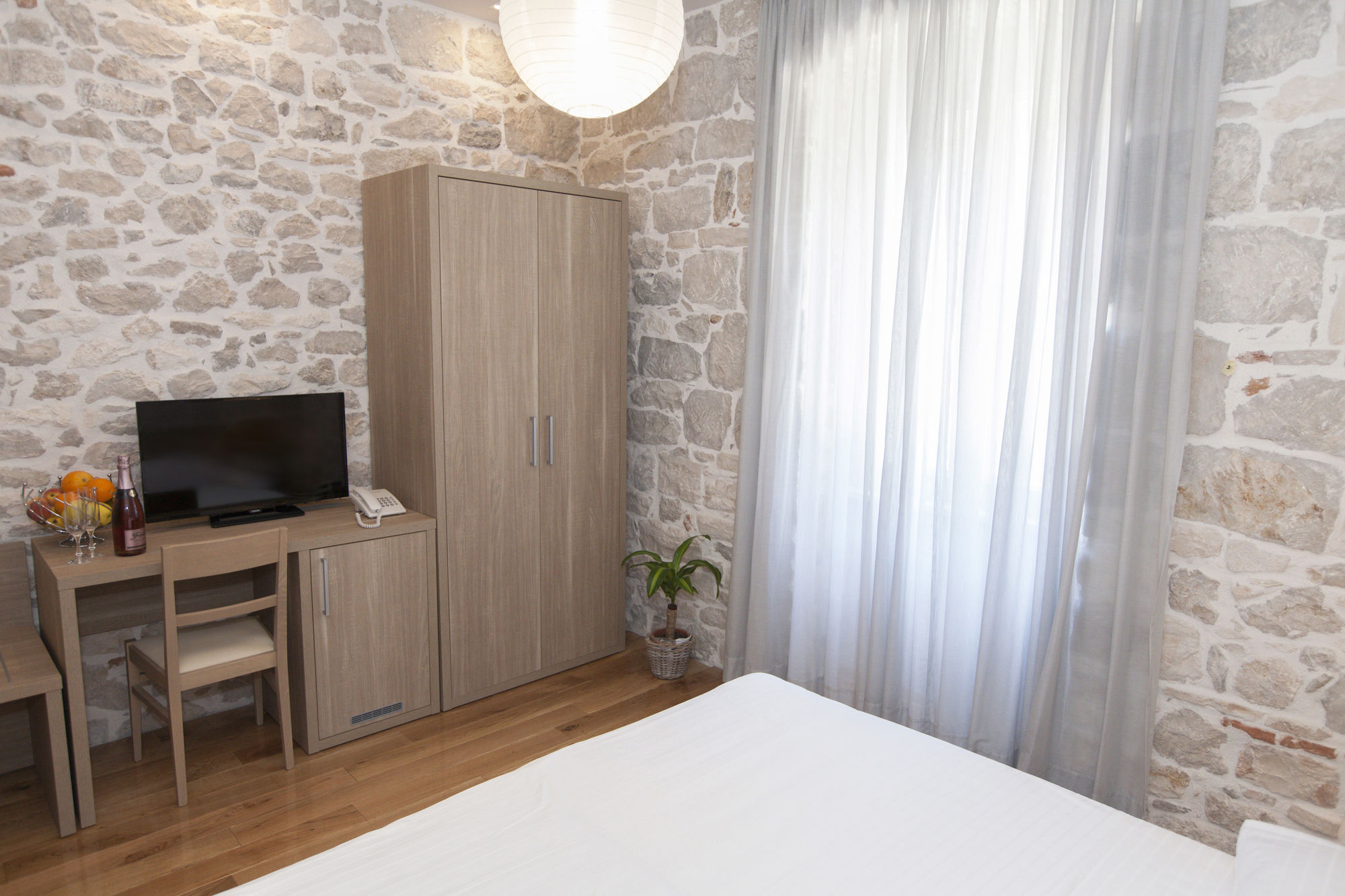 Фото Tifani Luxury Rooms 2