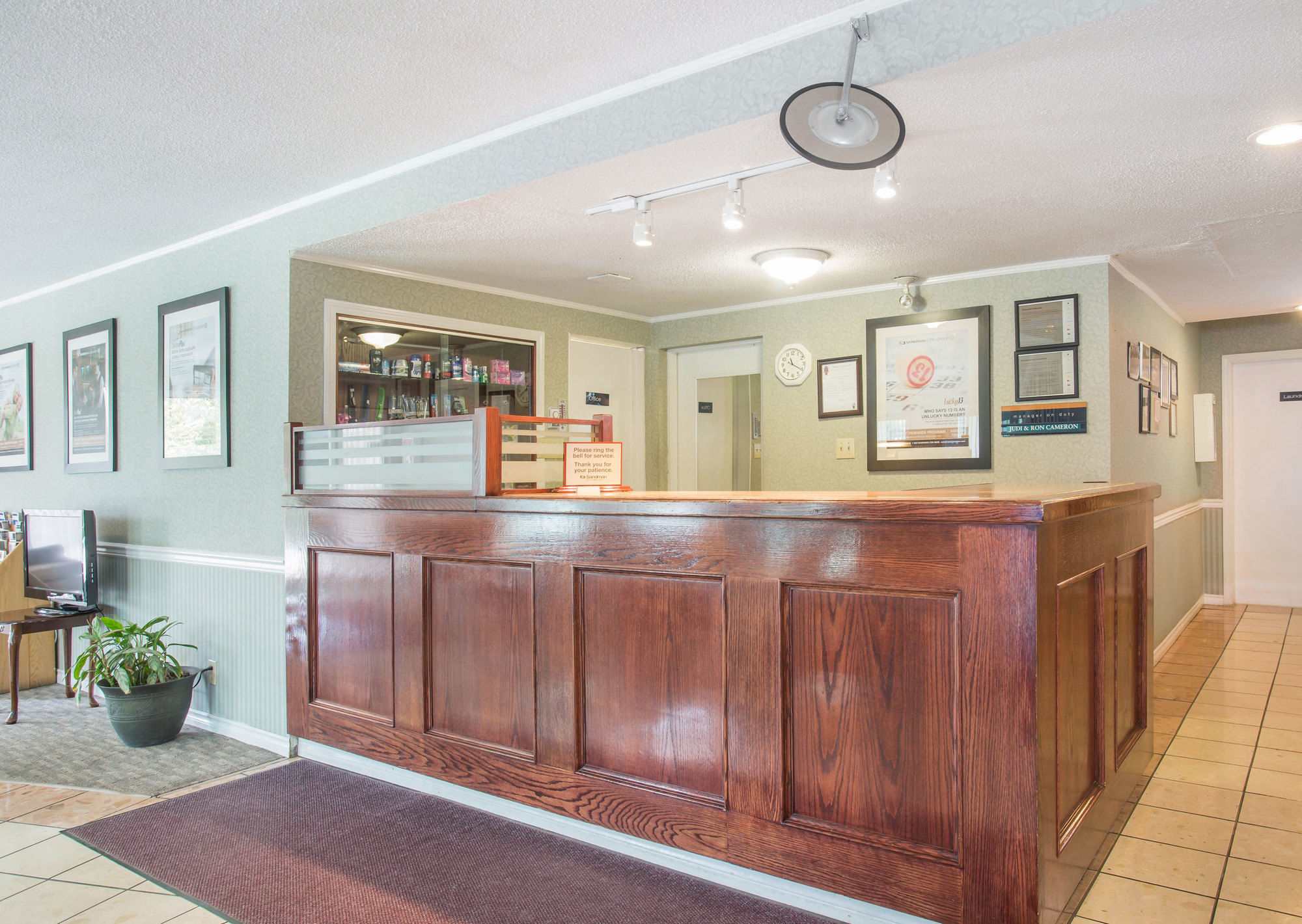 Фото Sandman Inn Cache Creek