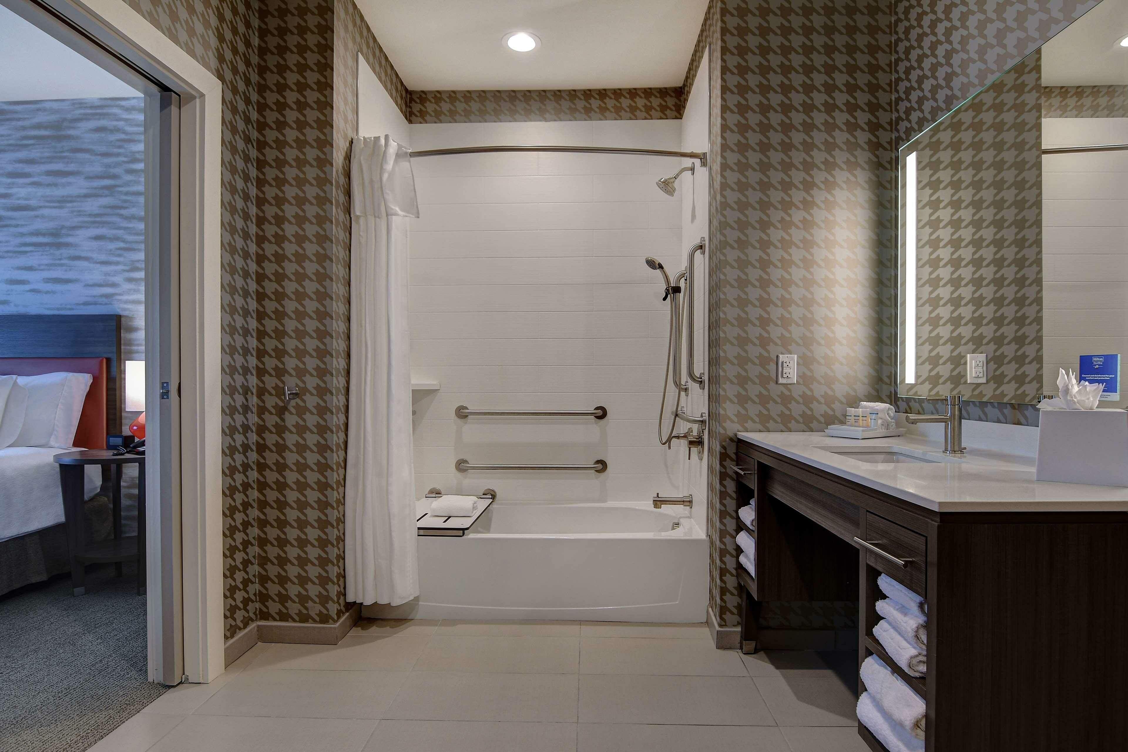 Фото Home2 Suites by Hilton North Plano Hwy 75