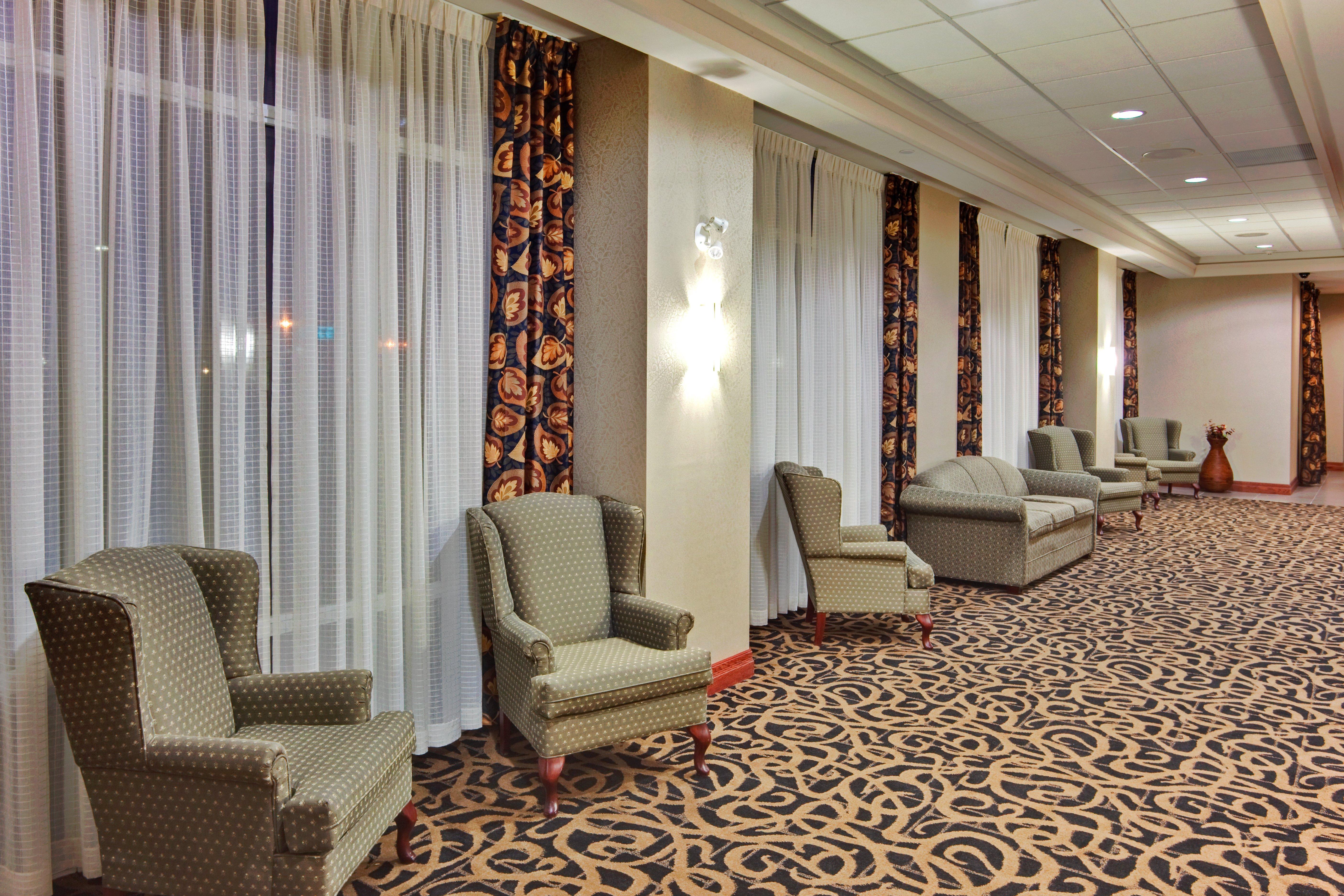 Фото Newmarket Hotel & Suites