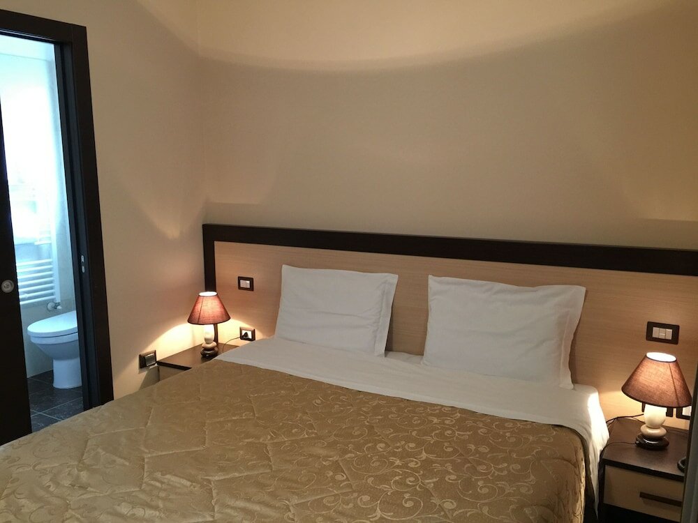 Фото Hotel De La Ville Relais