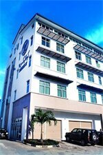 Гостиница GinaSuite Kompleks27 Hotel в Бандар-Сери-Бегаване