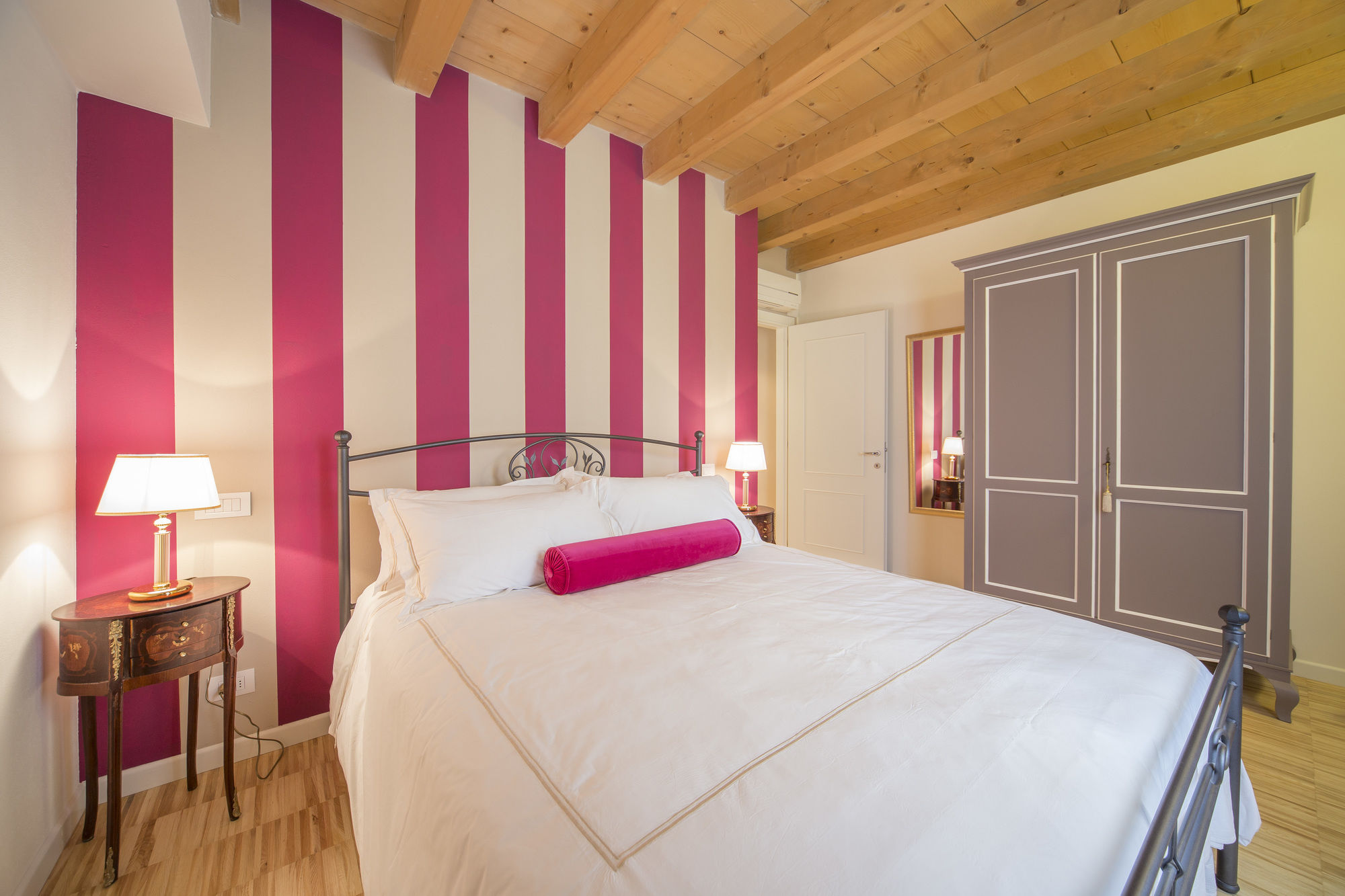 Фото Lady Capulet Apartments