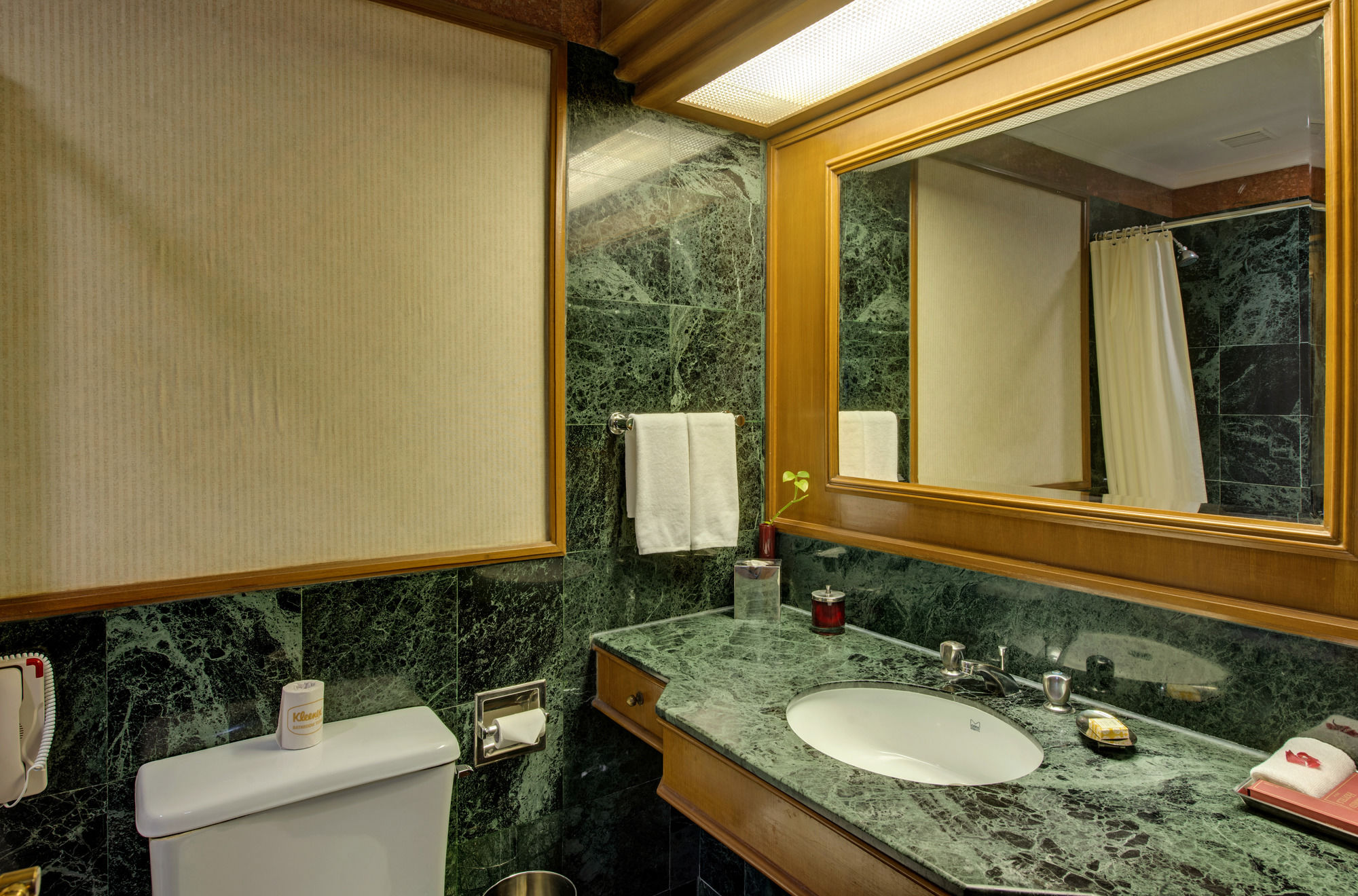 Фото The Ummed Ahmedabad Airport