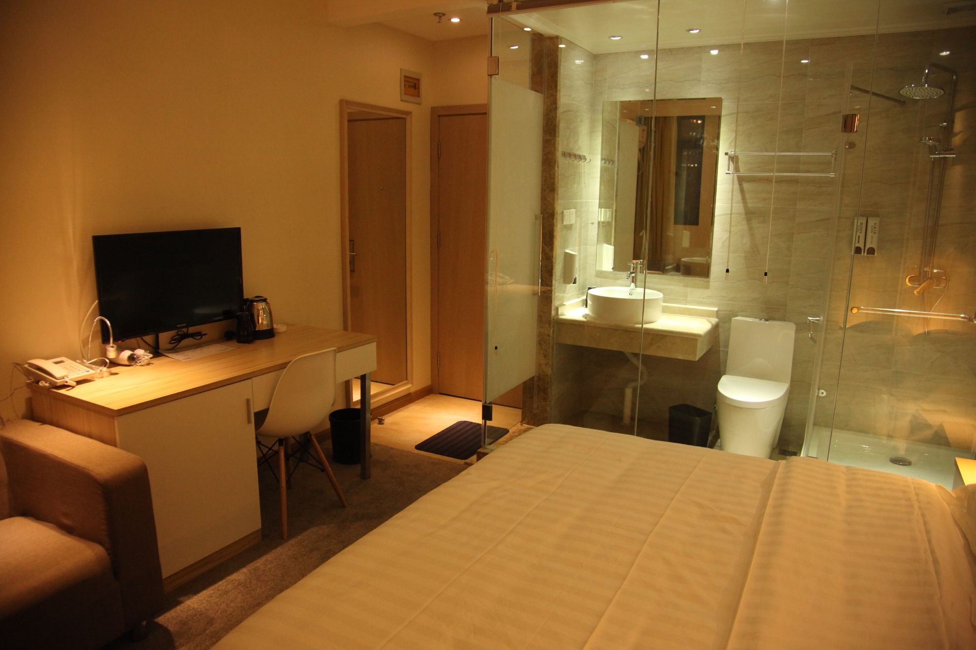 Фото Fish Inn Shanghai East Nanjing Road