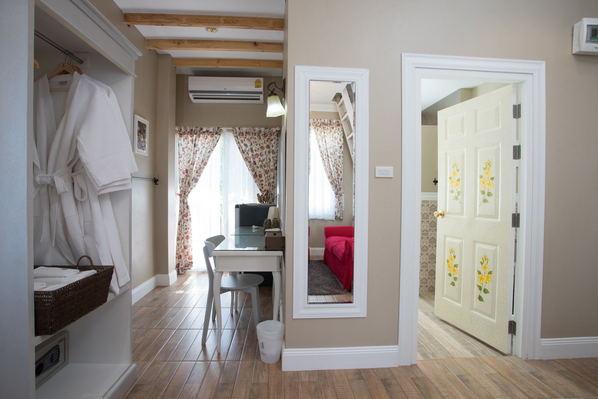 Фото Hillsborough The English Country House