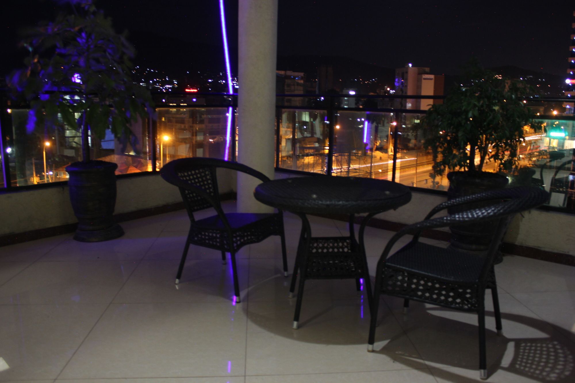 Фото Blue Birds International Hotel