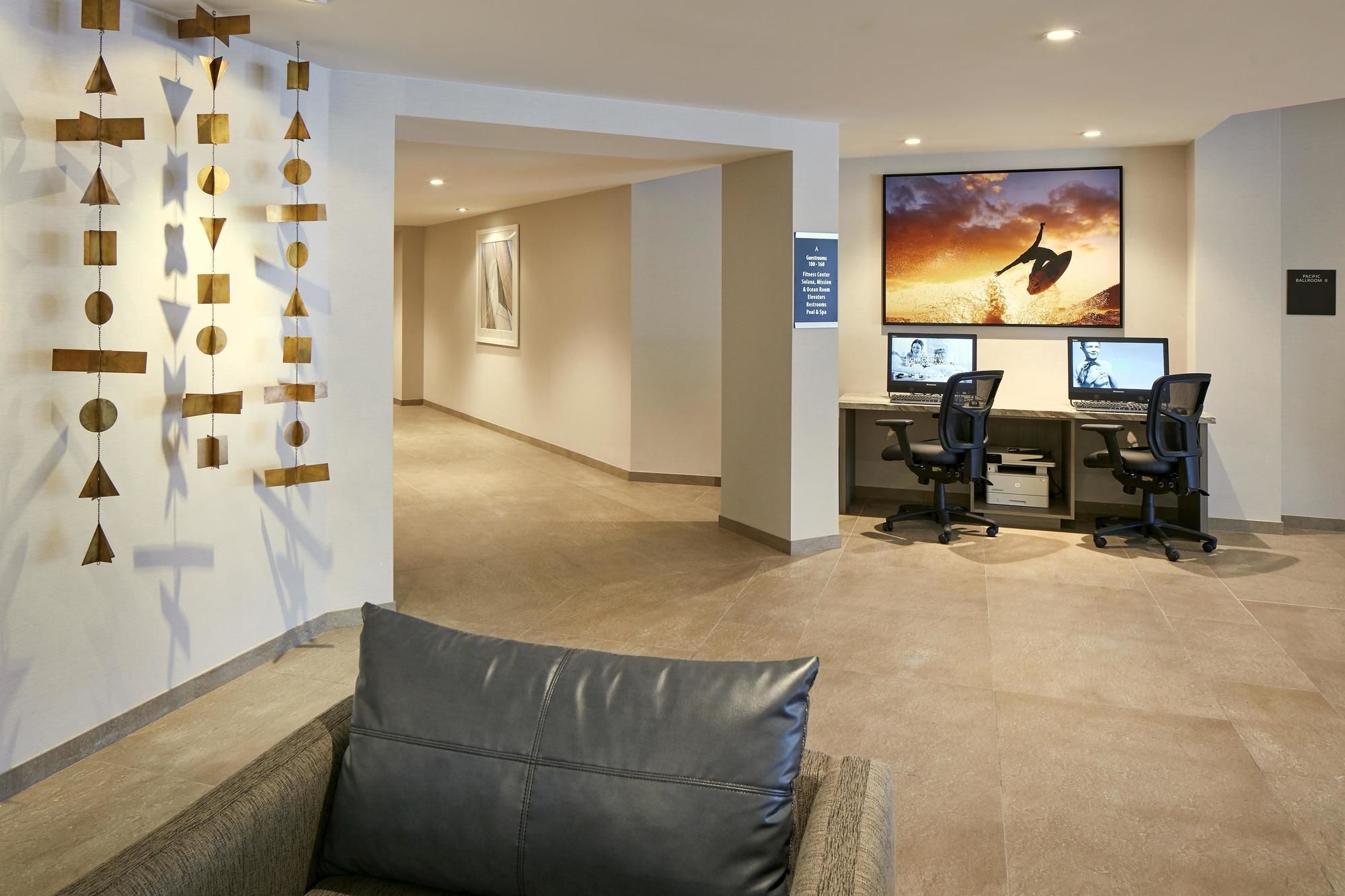 Фото Hilton Garden Inn San Diego Mission Valley Stadium