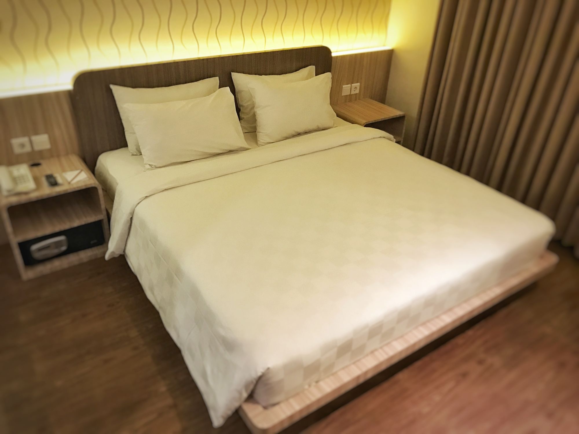 Фото M Premiere Hotel