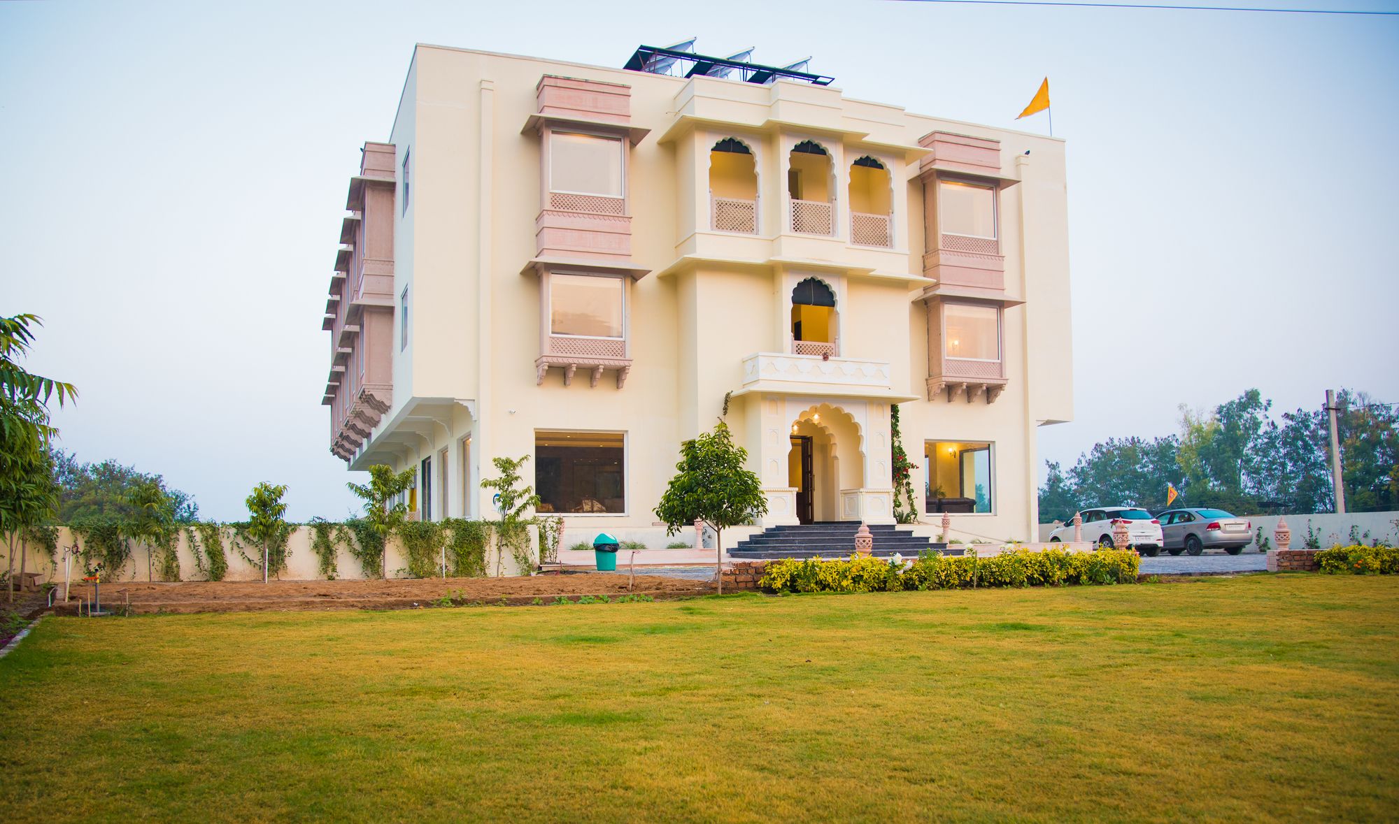 Фото WelcomHeritage Mount Valley Resort, Ranthambore