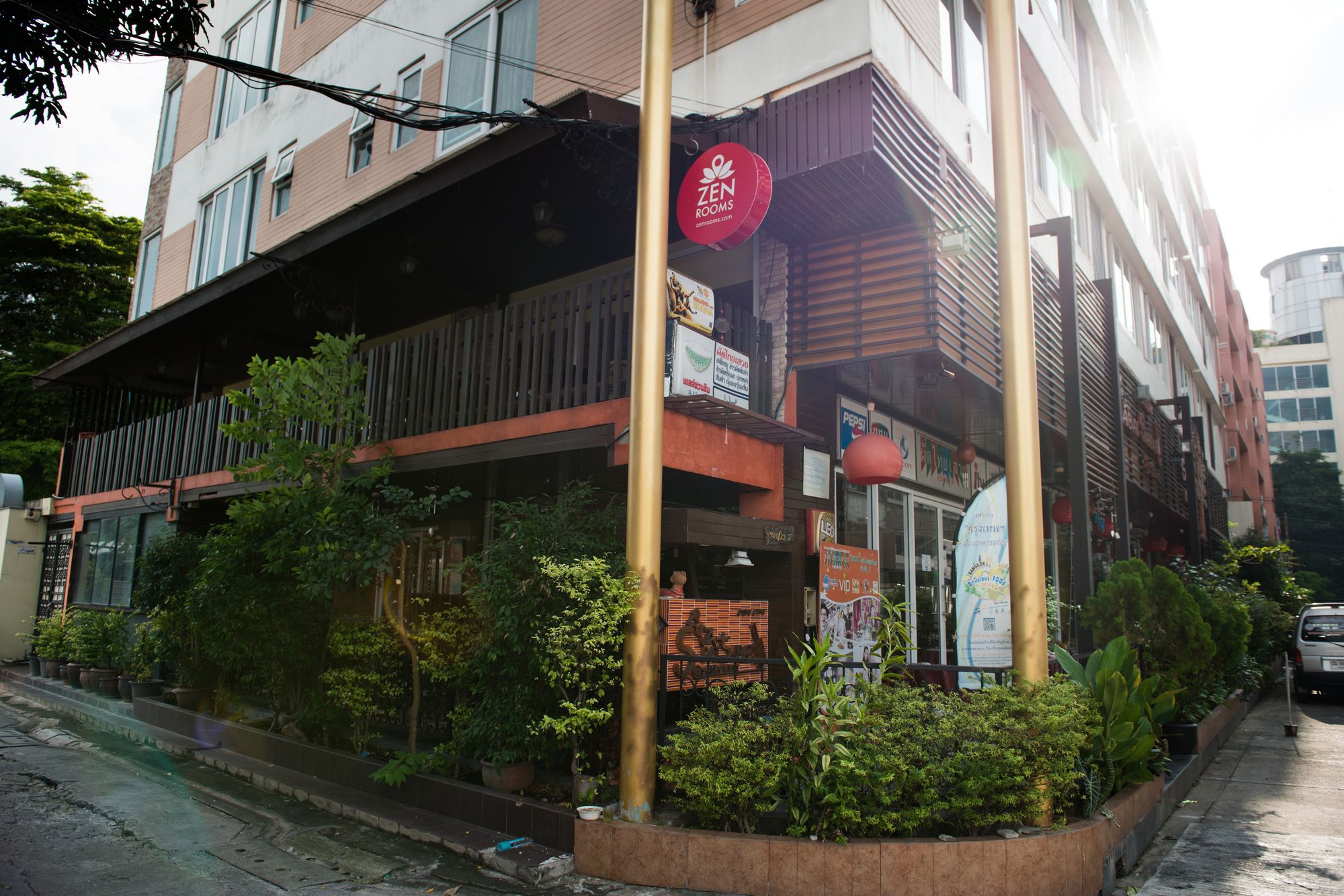 Фото Zen Rooms Sukhumvit 71