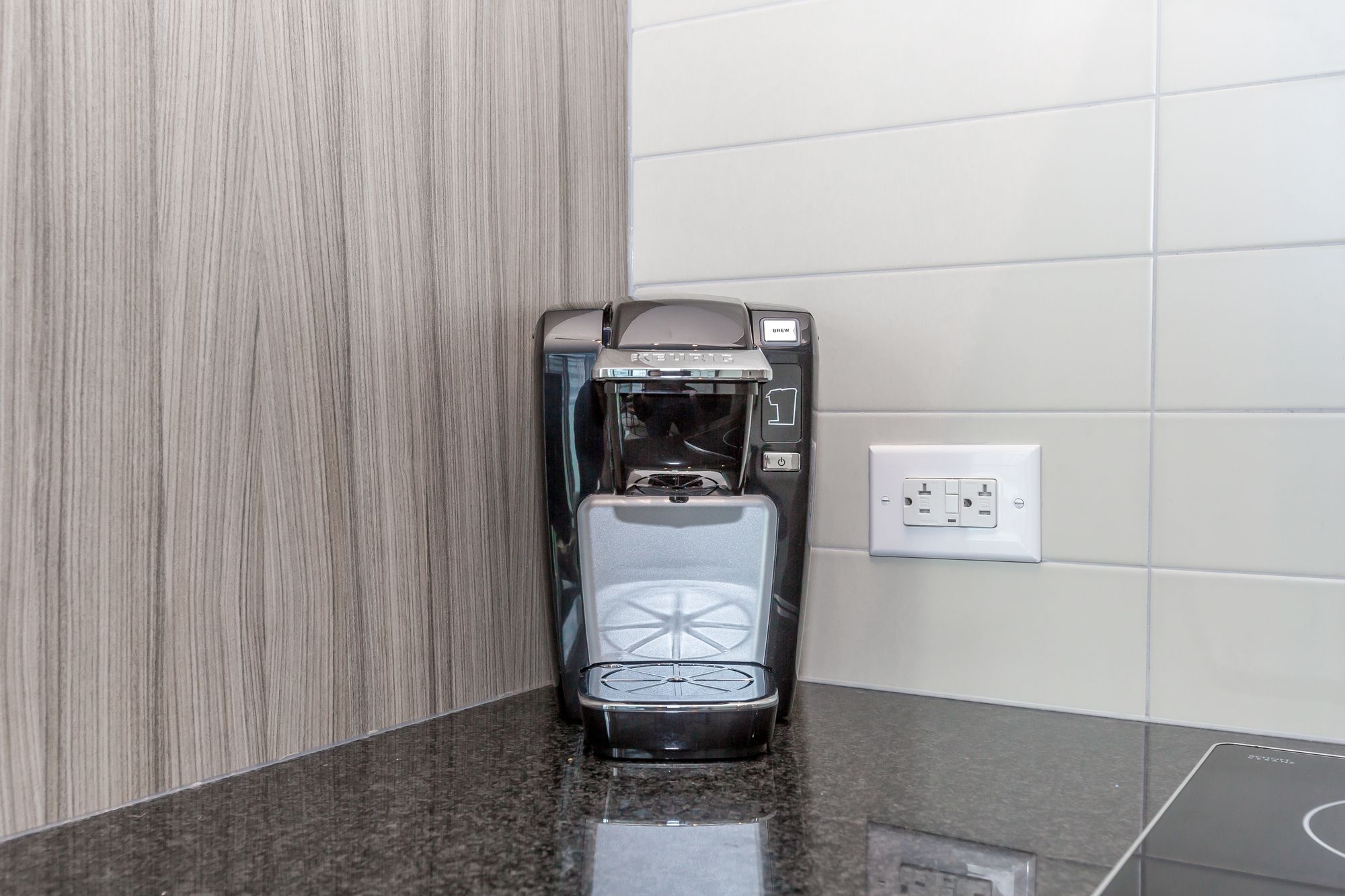 Фото Noel Suites-York St and Lakeshore Blvd