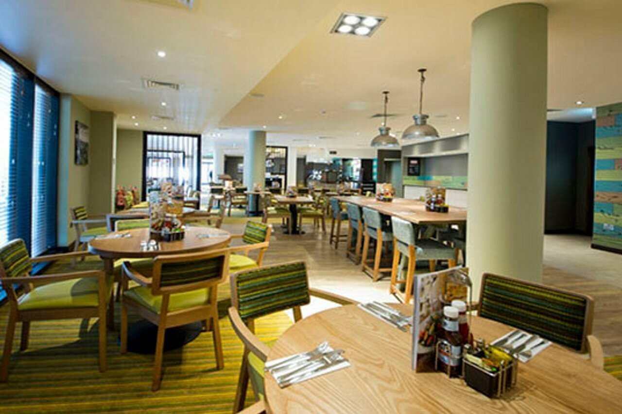 Фото Premier Inn Edinburgh City Centre Royal Mile