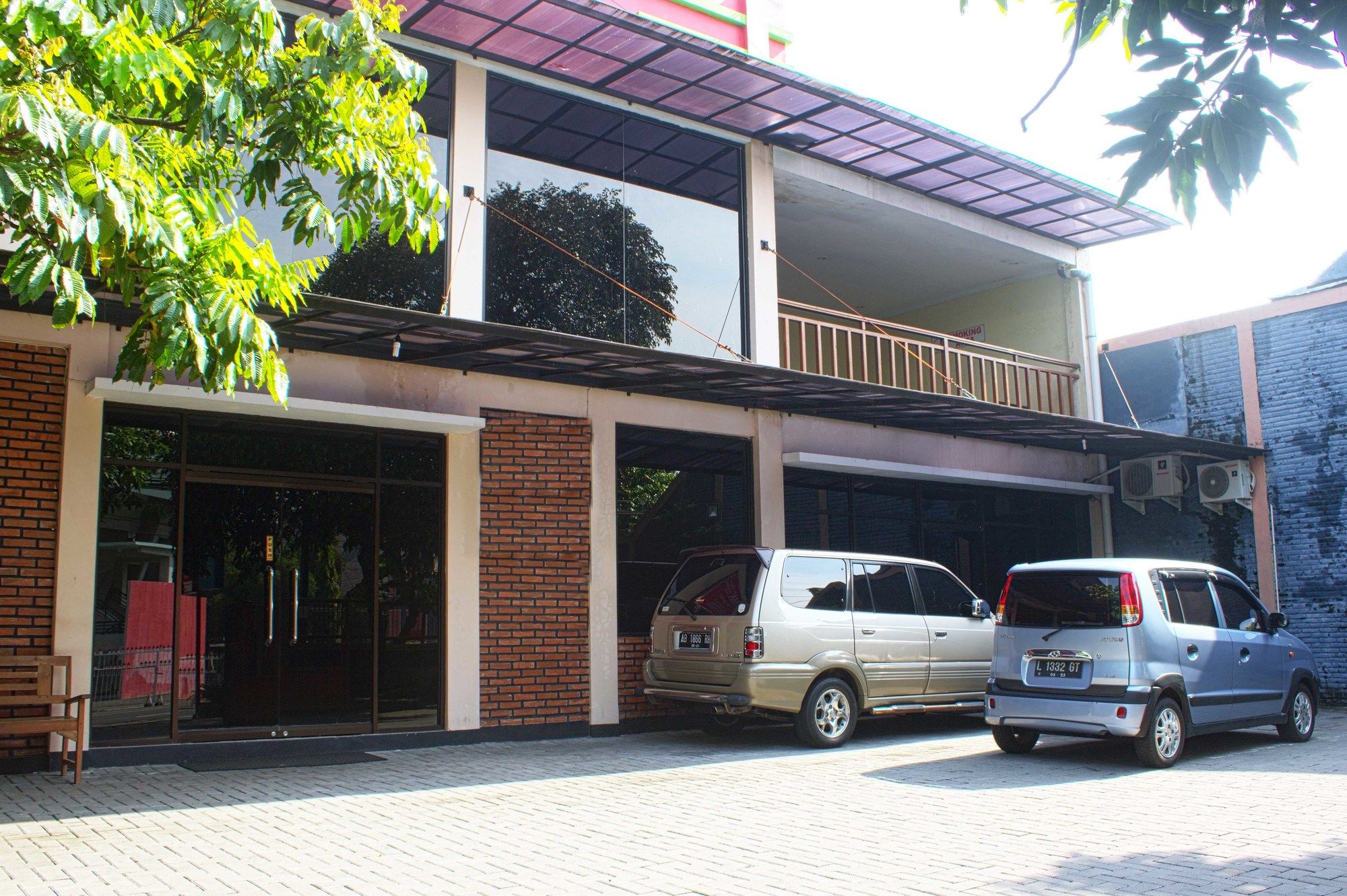 Фото RedDoorz Plus near Stadion Mandala Krida