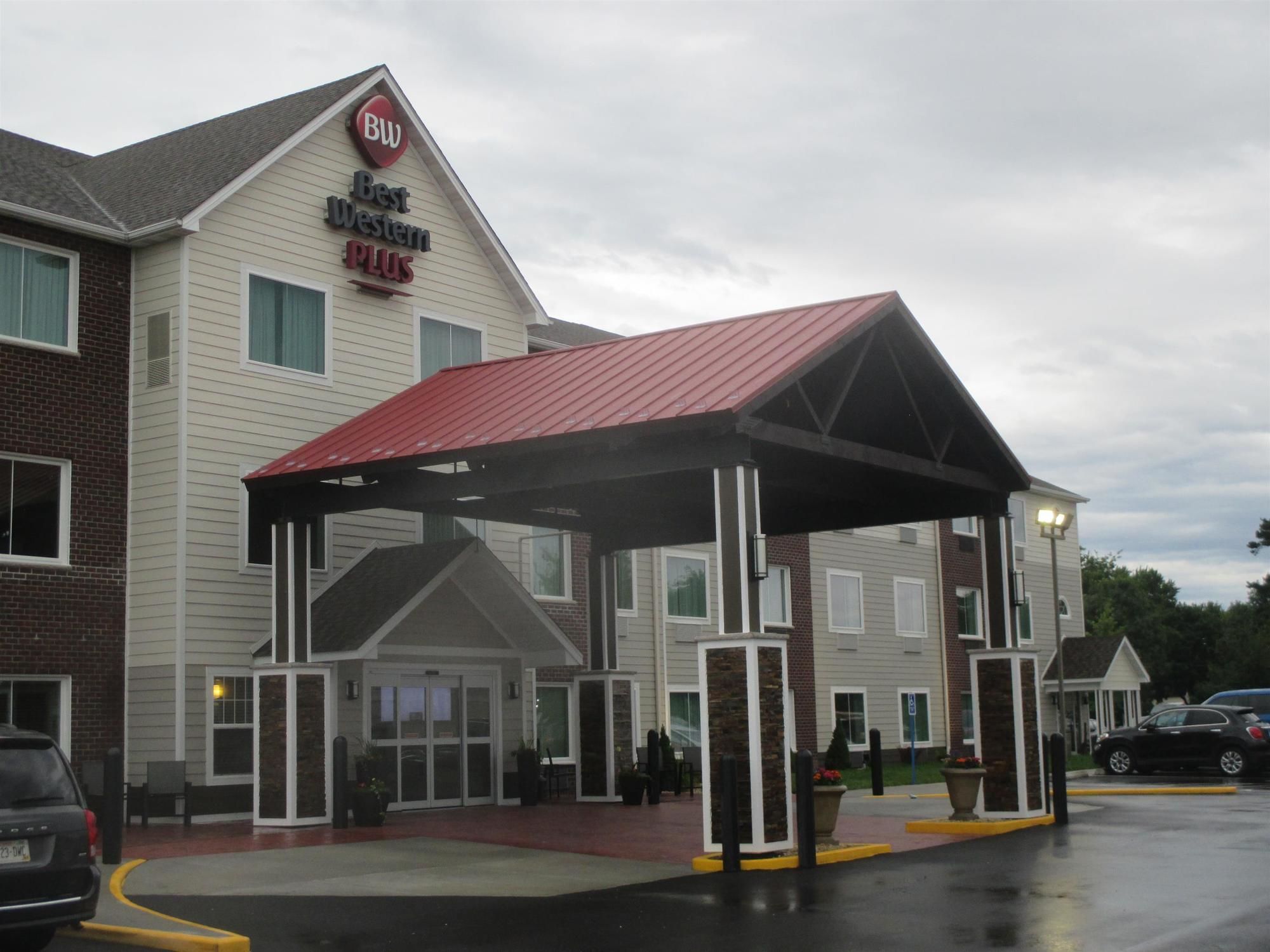 Фото Best Western Plus Menomonie Inn & Suites