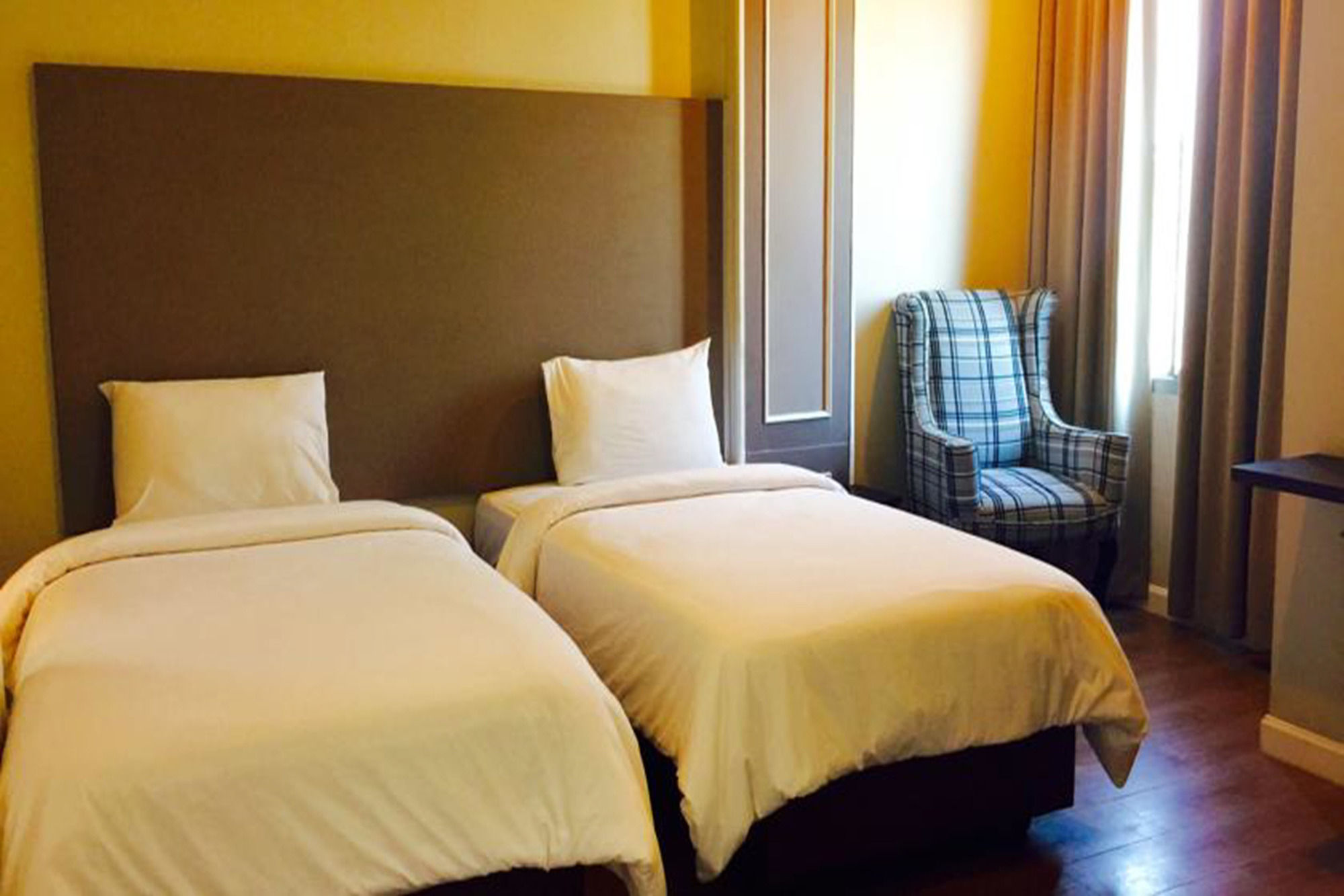 Фото J. Park Hotel