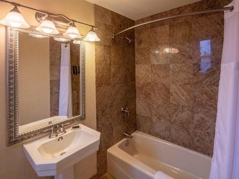 Фото Collegian Hotel & Suites Trademark Collection by Wyndham