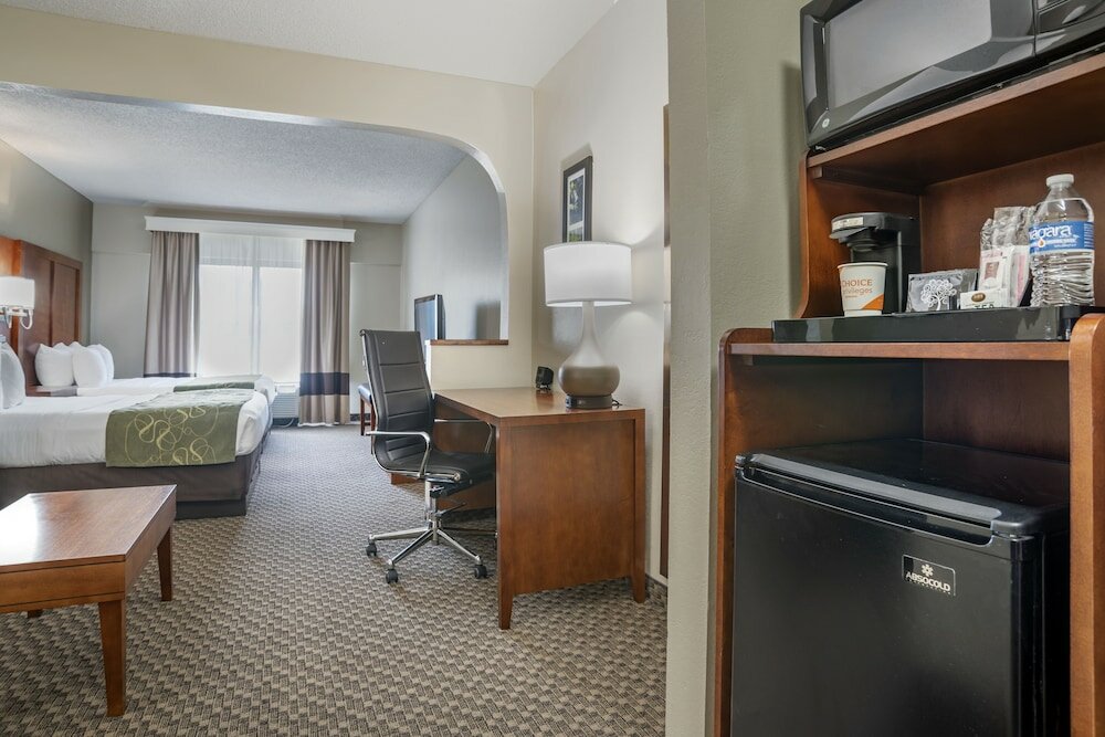 Фото Comfort Suites Tallahassee Downtown