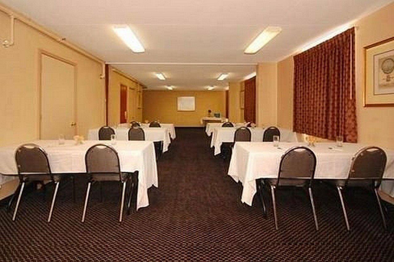 Фото Econo Lodge Inn & Suites