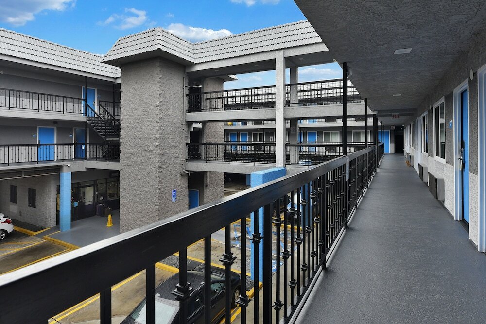 Фото Hollywood Inn Express Lax