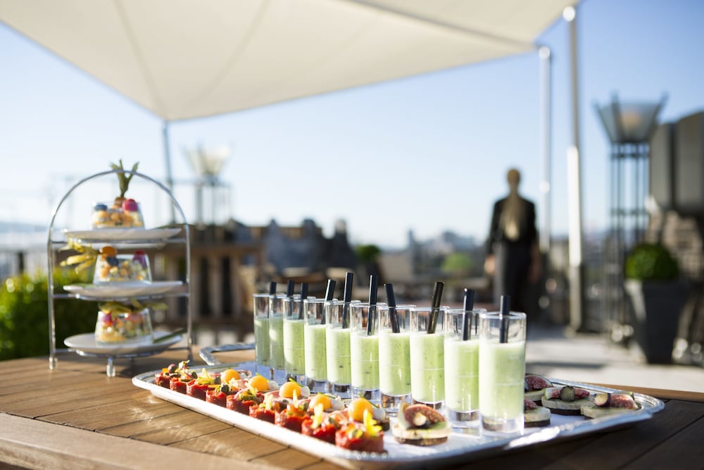 Фото Ambassador Hotel Zriuch