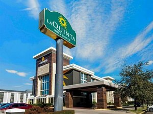 Гостиница La Quinta Inn & Suites by Wyndham Dallas I-35 Walnut Hill Ln